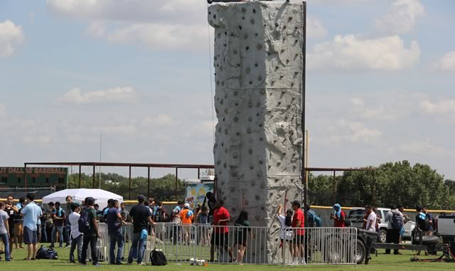 Rock-Climbing-wall-with-safety-fence