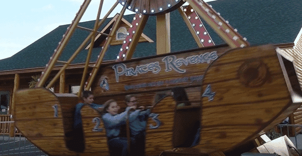 pirates revenge - swinging boat ride - Pic 2